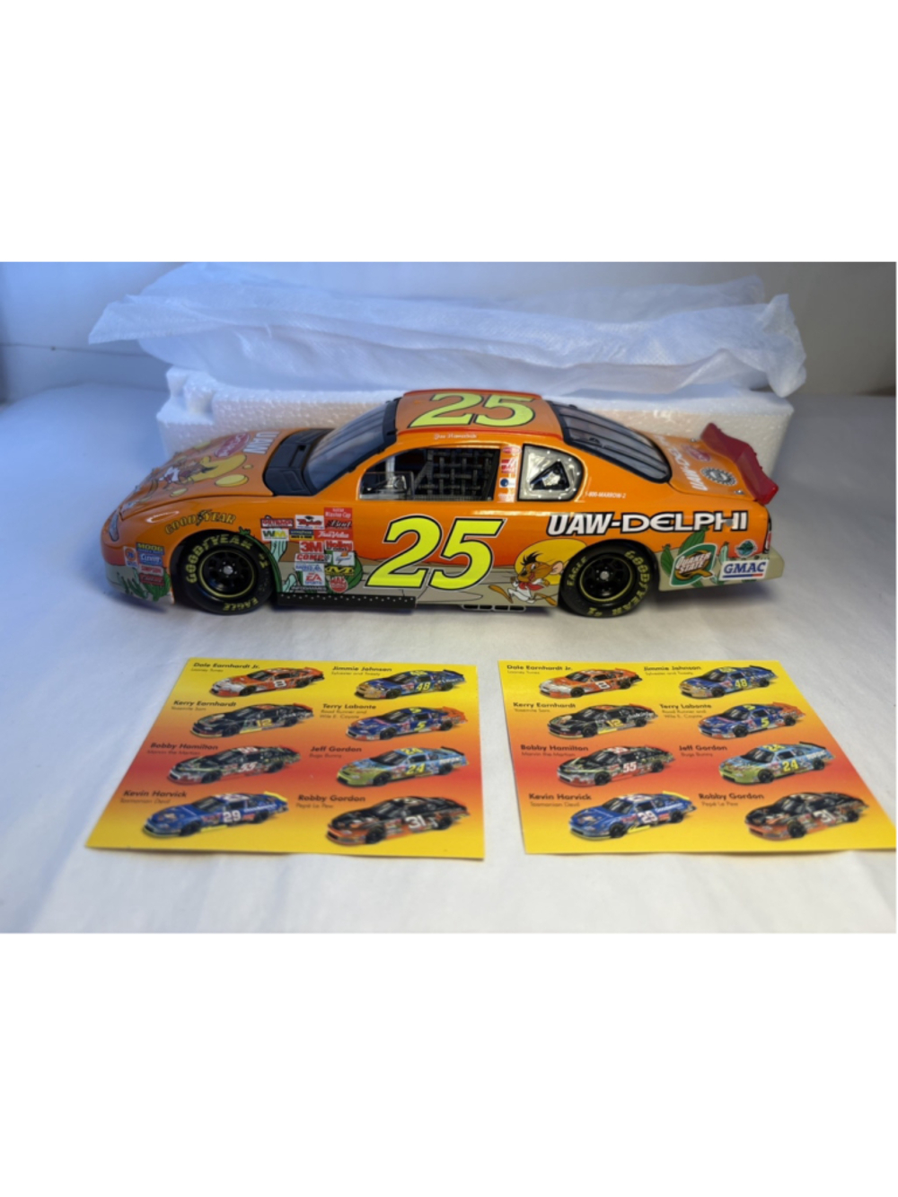 JOE NEMECHEK #25 UAW DELPHI/LOONEY TUNES 2002 Monte Carlo 1:24 NASCAR